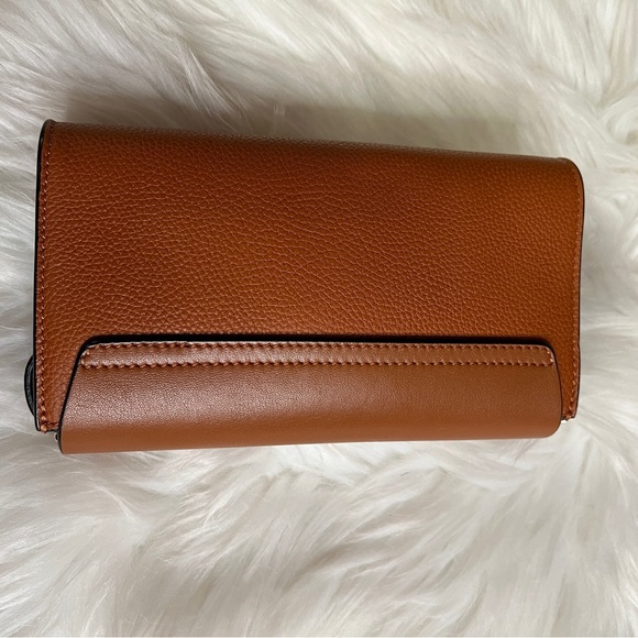 CHLOE | Authentic Faye Wallet On Chain - Picture 7 of 10